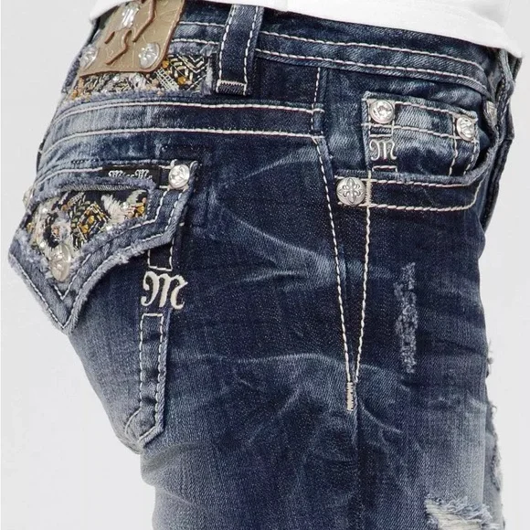 🎉 HP! 2X! 🎉 LIKE NEW! 🦋 Miss Me Distressed Cropped Jeans ✨ - Picture 4 of 6